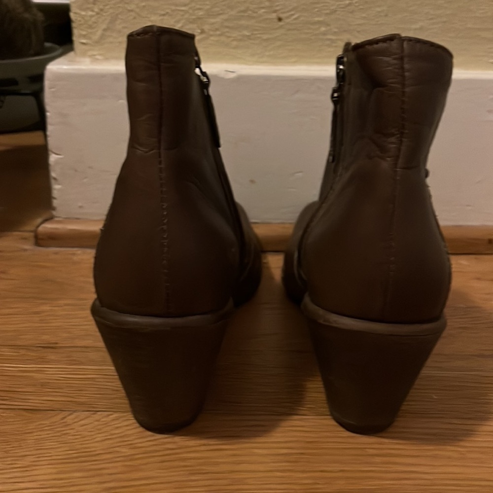 leather heeled boots - Picture 5 of 10